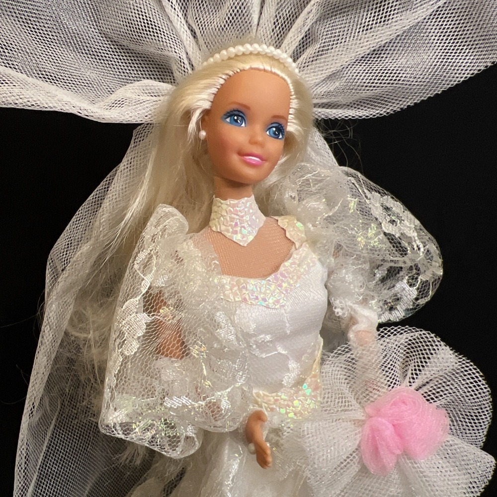 Vintage 1989 Wedding Fantasy Barbie Blond Lace Wedding Dress